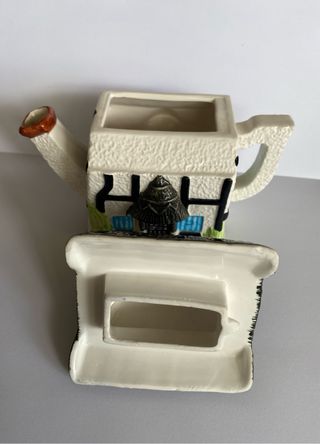 Teiera in ceramica a forma di casa