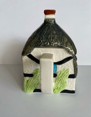 Teiera in ceramica a forma di casa