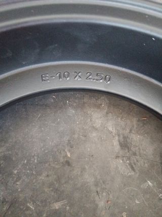 Llanta E 10x2.50 Negra vespa