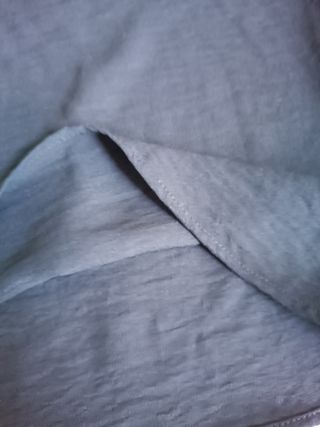 Pantalón Zara negro fluido unisex.