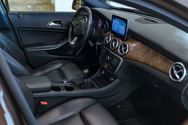 Mercedes-Benz GLA 200D URBAN