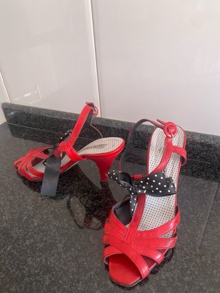 Sandalias SALVADOR SAPENA tacón bajo