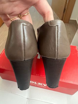 Zapatos de piel cómodos nuevos