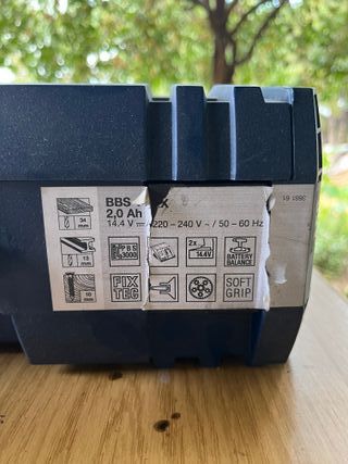 Taladro atornillador AEG compacto
