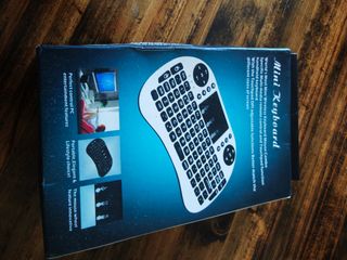 Mini Teclado Inalámbrico con Touchpad