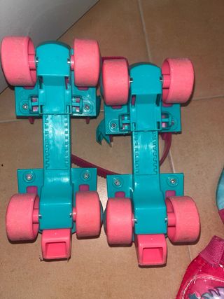 Conjunto patines 4 ruedas y protecciones unicornio