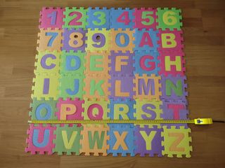 Casita de bloques de madera + alfombra de reg