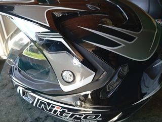 Varios cascos de niño y adulto moto