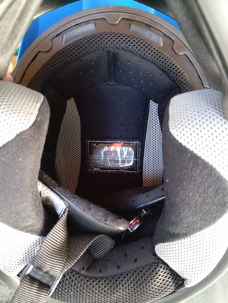 Varios cascos de niño y adulto moto