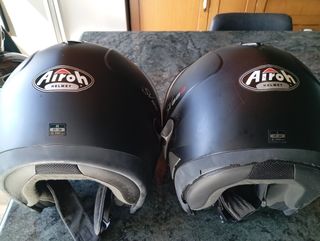 Varios cascos de niño y adulto moto