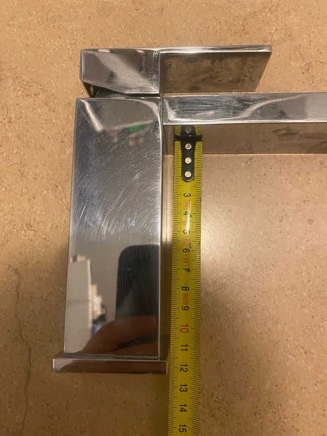 Grifo de lavabo moderno plateado