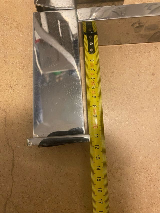 Grifo de lavabo moderno plateado