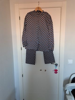 Conjunto pantalón y camisa estampado