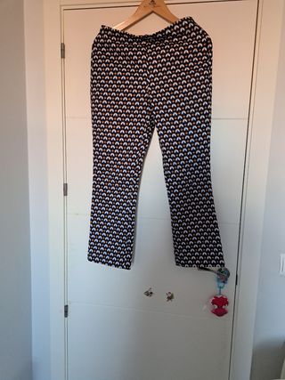 Conjunto pantalón y camisa estampado