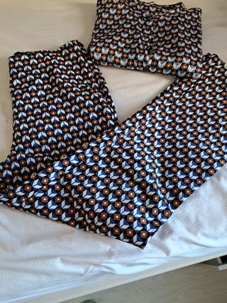 Conjunto pantalón y camisa estampado
