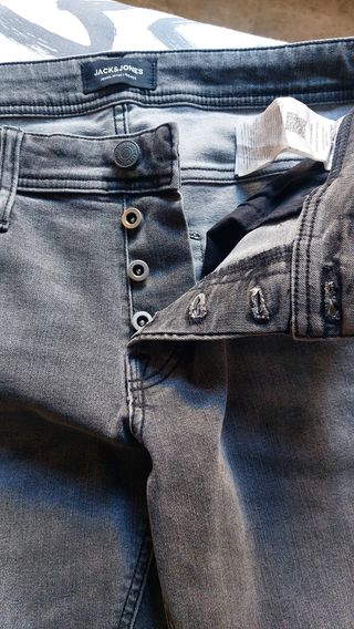 Pantalón tejano gris hombre