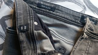 Pantalón tejano gris hombre