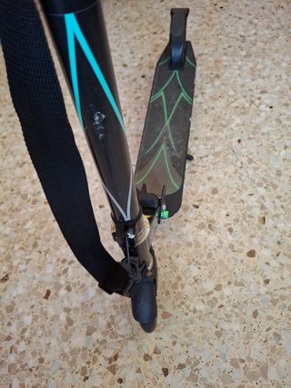 Patinete plegable con correa