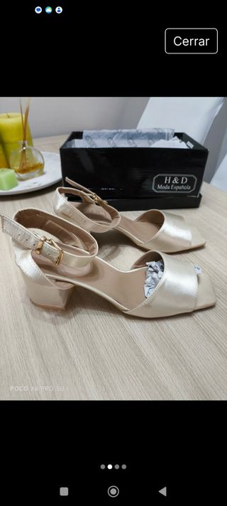 Zapatos de tacón H&D beige/dorado talla 40