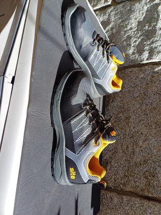 Zapatos Tecon la punta de acero