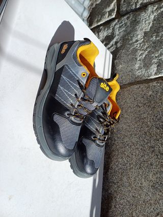 Zapatos Tecon la punta de acero