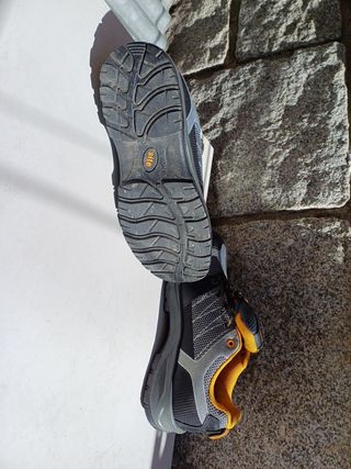 Zapatos Tecon la punta de acero