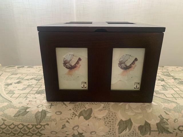 Caja de madera para fotos con 2 marcos