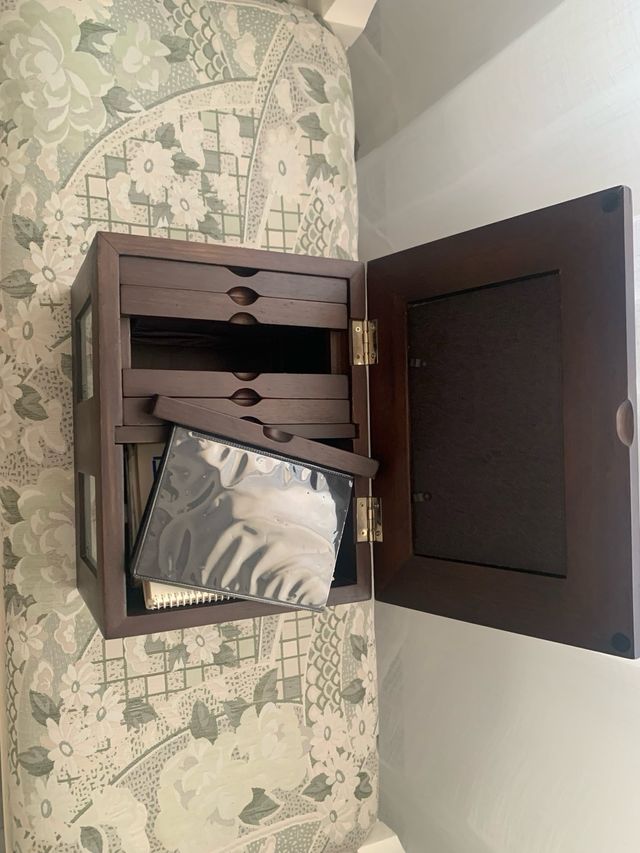 Caja de madera para fotos con 2 marcos