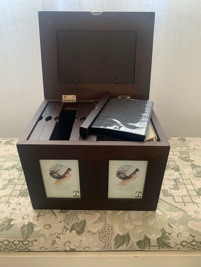 Caja de madera para fotos con 2 marcos