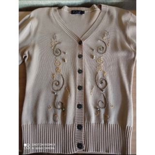 Chaqueta beige con abalorios M
