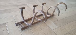 Percha antigua de madera