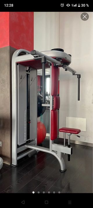 Máquina de gimnasio aperturas y deltoides