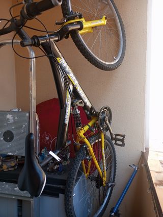 Bicicleta Montaña Amarilla 40€  para reparar 
