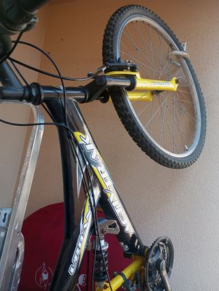 Bicicleta Montaña Amarilla 40€  para reparar 
