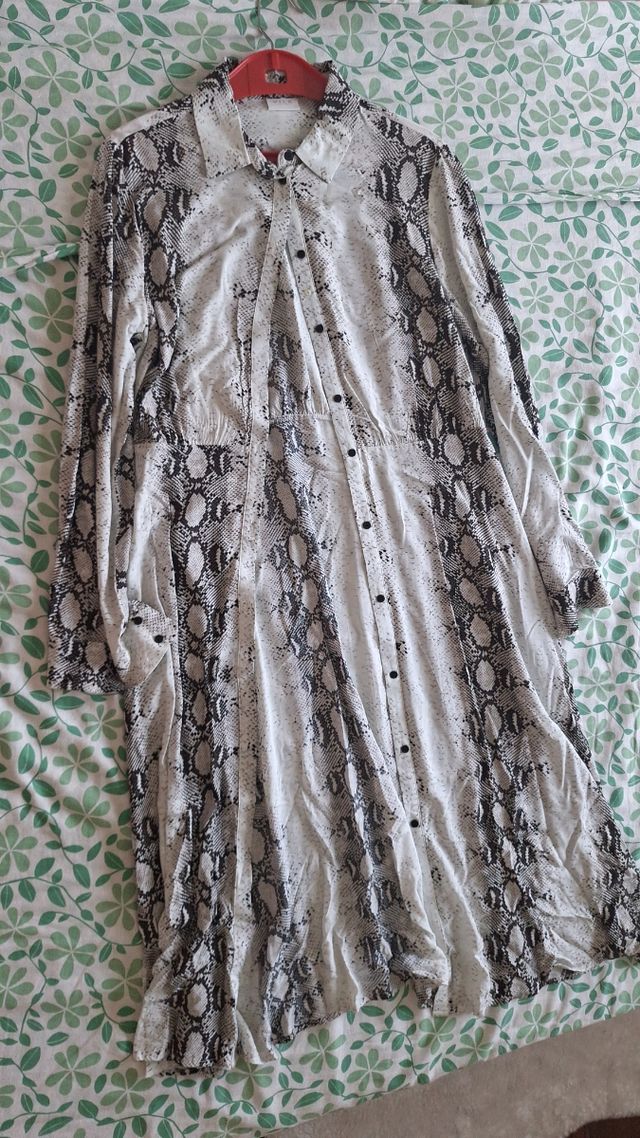 Vestido Vila estampado serpiente talla M