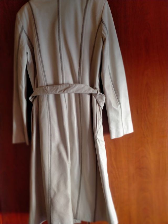 Gabardina vintage polipiel larga beige