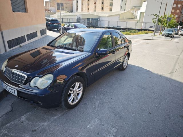 Mercedes-Benz Clase C 2004