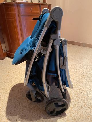 Cochecito de bebé azul