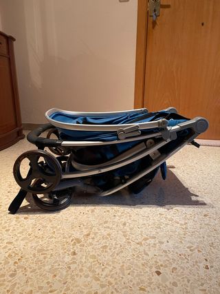 Cochecito de bebé azul