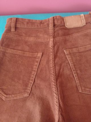Pantalón pana Pull&Bear marrón