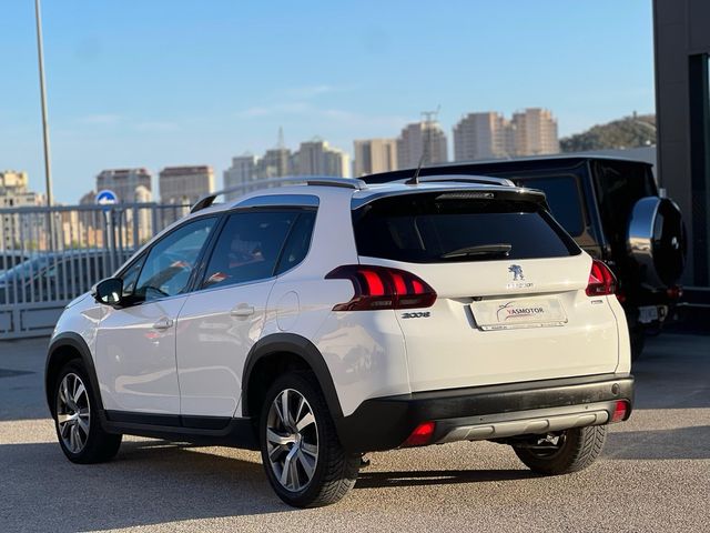 Peugeot 2008 / Automatico / Allure 