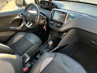 Peugeot 2008 / Automatico / Allure 