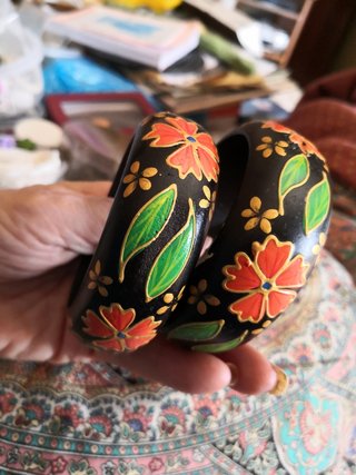 Bracciale rigido in legno dipinto a mano