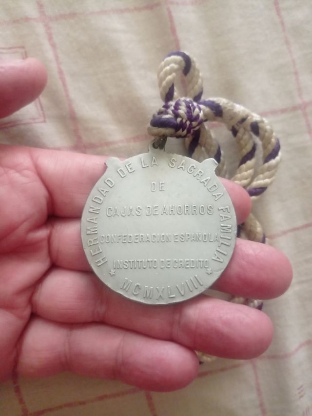 Medalla Sagrada Familia Cajas de Ahorros