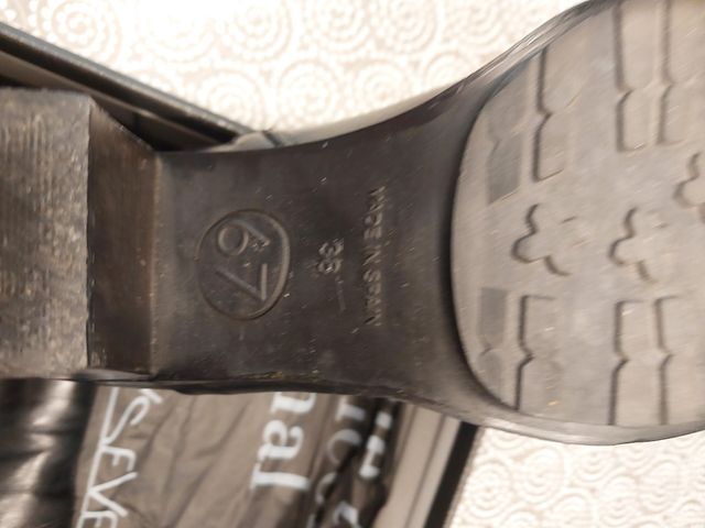 Botines de piel negros