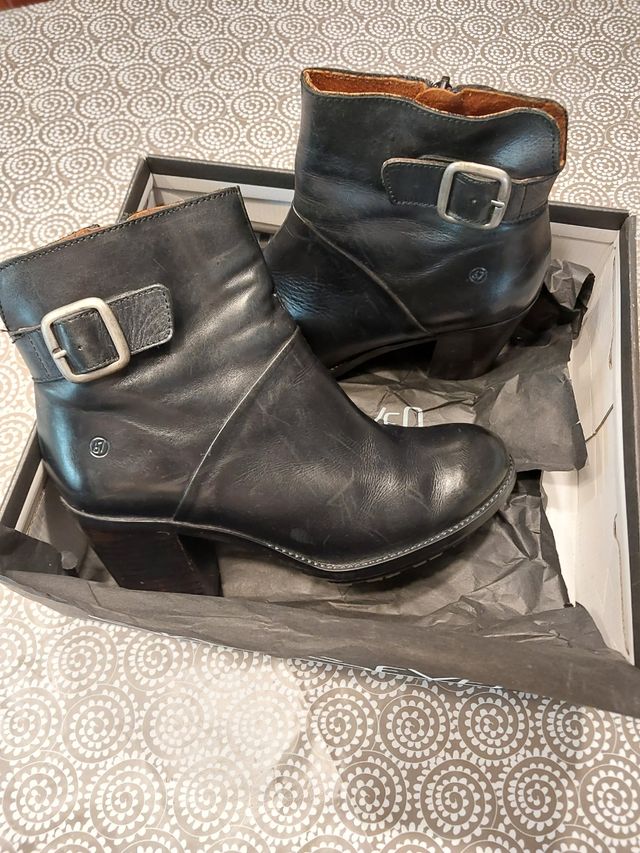 Botines de piel negros