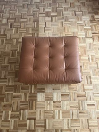 Divano chaiselong a 4 posti + pouf marrone