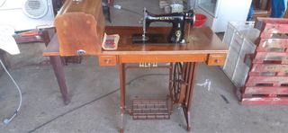 Máquina de coser Alfa madera y metal
