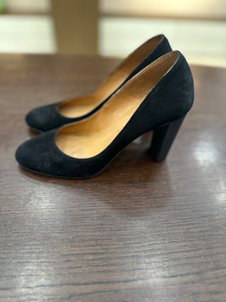 Zapatos de tacón negros de ante