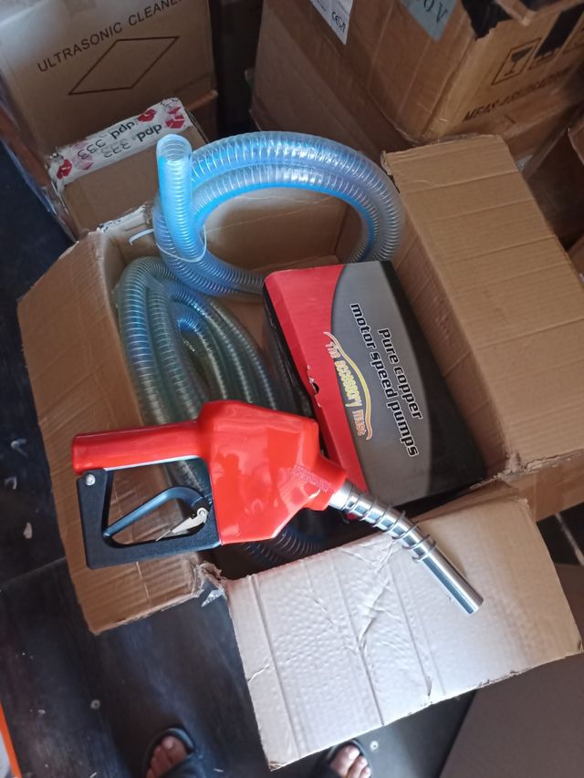 Bomba de combustible con manguera